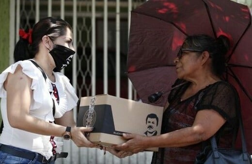 Μεξικό: H κόρη του Ελ Τσάπο και καρτέλ ναρκωτικών διανέμουν ανθρωπιστική βοήθεια κατά του κορωνοϊού