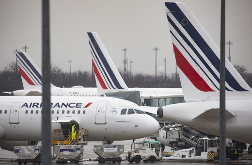 «Ιστορικό» σχέδιο διάσωσης για την Air France-KLM - Ενίσχυση 7 δισ. ευρώ υπό όρους