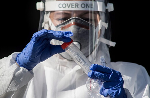 Το Πανεπιστήμιο του Cambridge ξεκινά δοκιμές εμβολίου για τον κορωνοϊό σε εθελοντές