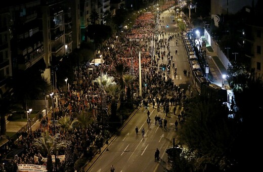 Τα πρώτα επεισόδια του Πολυτεχνείου - Δακρυγόνα μετά την πορεία