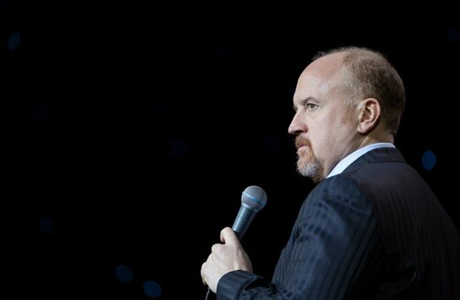 Ο κωμικός Louis C.K. παραδέχτηκε πως οι καταγγελίες που έκαναν γυναίκες εναντίον του είναι αληθινές