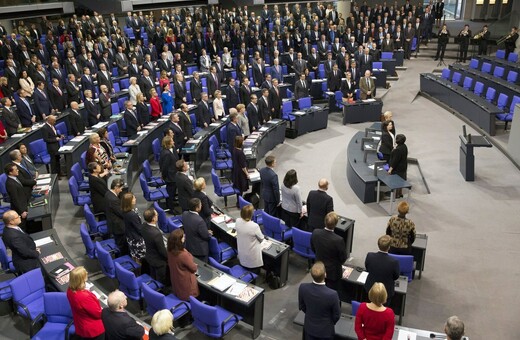 Γερμανία: Συμφωνία τριών κομμάτων να συζητήσουν για κυβέρνηση μεγάλου συνασπισμού