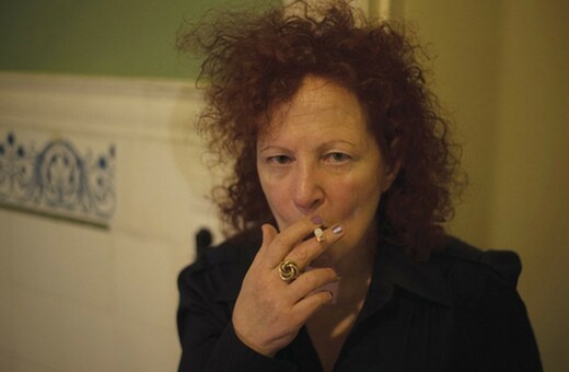 Η Nan Goldin αποκάλυψε τον εθισμό της στο Oxycontin και πως θα κυνηγήσει ισχυρή οικογένεια της φαρμακοβιομηχανίας