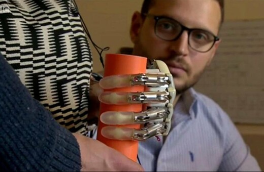 Δημιουργήθηκε το πρώτο βιονικό χέρι με αίσθηση αφής, που μπορεί να φορεθεί εκτός εργαστηρίου