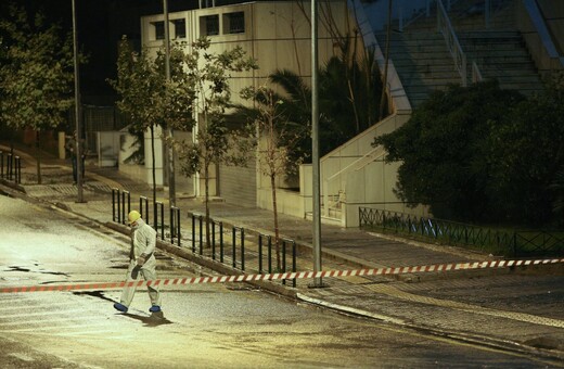 Έκρηξη βόμβας στο Εφετείο Αθηνών - Πυροβόλησαν τον φύλακα και διέφυγαν με βαν οι δράστες (upd)