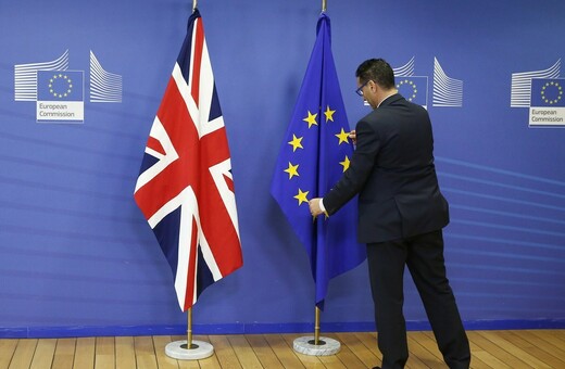 Η ΕΕ προσφέρει στο Λονδίνο «μεταβατικό status quo», αλλά χωρίς δικαίωμα ψήφου μετά το Brexit