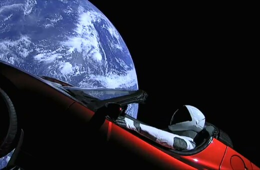 Ο πύραυλος της Space X με το αυτοκίνητο Tesla κατευθύνεται προς τη ζώνη των αστεροειδών μεταξύ Άρη-Δία