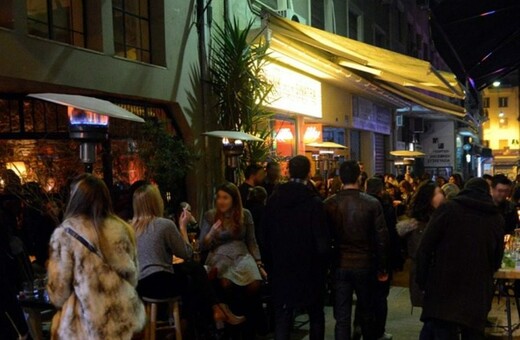 Μπαρ και καφέ της Αθήνας στο στόχαστρο του Δήμου - Οι έλεγχοι σε Κολωνάκι, Εμπορικό Τρίγωνο και Μακρυγιάννη