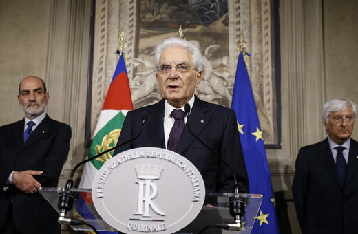 Η Ιταλία βυθίζεται σε πρωτόγνωρη πολιτική κρίση