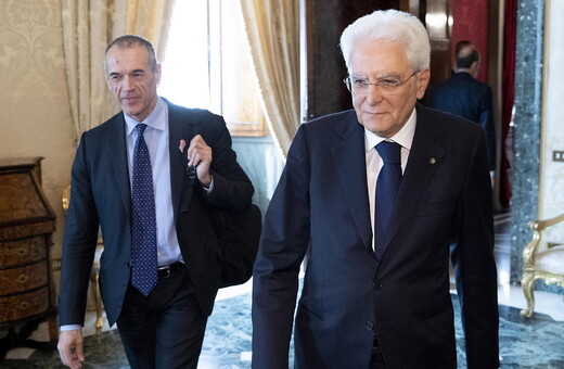 Πολιτική κρίση στην Ιταλία: O Κοταρέλι ανακοινώνει κυβέρνηση και ζητά ψήφο εμπιστοσύνης