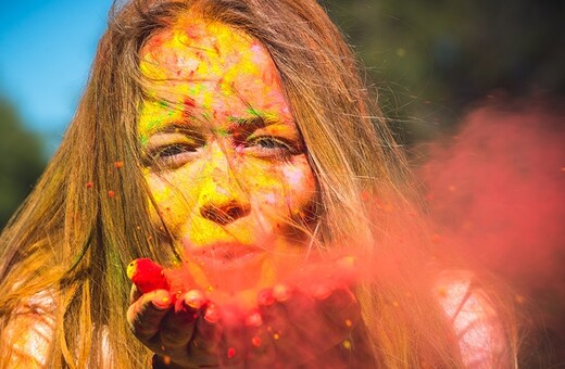 Το φαντασμαγορικό Φεστιβάλ των Χρωμάτων επιστρέφει στο ΟΑΚΑ