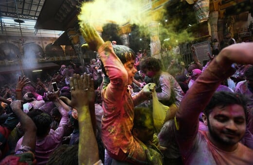 Ένας Έλληνας φωτογράφος στην ινδουιστική γιορτή των χρωμάτων της Τζαϊπούρ