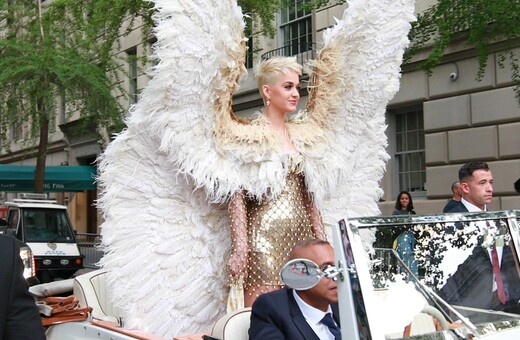 Όταν η Κέιτι Πέρι ετοιμαζόταν για το φετινό Met Gala