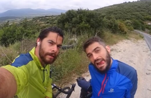Αυτοί οι δύο τύποι πήγαν απ' την Πάτρα στο Πήλιο με ποδήλατα
