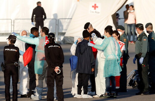 Έφτασε στην Βαλένθια το Aquarius- Δεκάδες εγκυμονούσες, έφηβοι και παιδιά ανάμεσα στους μετανάστες