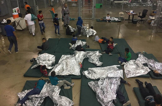 Συγκλονίζουν οι σπαρακτικοί λυγμοί των παιδιών που χωρίστηκαν από τους γονείς τους στα αμερικανικά σύνορα