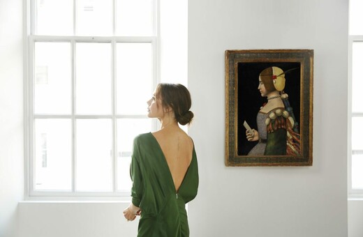 Η Βικτόρια Μπέκαμ συνεργάζεται με τον οίκο Sotheby's σε μια δημοπρασία κλασικών έργων τέχνης