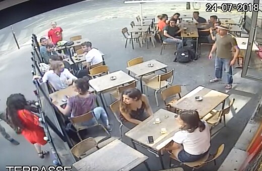 Γαλλία: Άνδρας παρενόχλησε νεαρή γυναίκα και επειδή απάντησε στις προσβολές του τη χαστούκισε (βίντεο)
