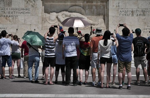 Οι ξένοι επισκέπτες βαθμολογούν υψηλά την Αθήνα αλλά το κύμα τουριστών δεν «φαίνεται» στα ξενοδοχεία