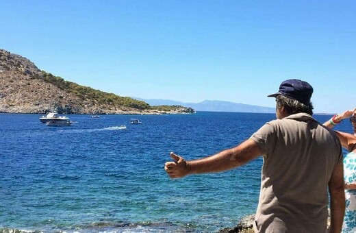 Αίγινα: Ένα παιδί 2 ετών, ο χειριστής του τουριστικού και δυο ακόμη άνδρες τα θύματα της τραγωδίας στη θάλασσα