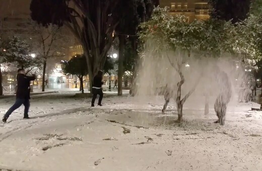Το χιόνι στο κέντρο της πόλης, σε ένα ωραίο βίντεο του Athensville