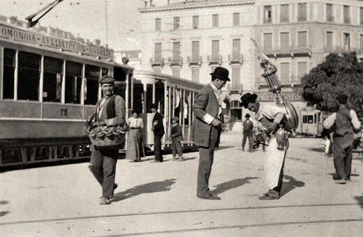 Μικροπωλητές στην Ομόνοια, γύρω στο 1910