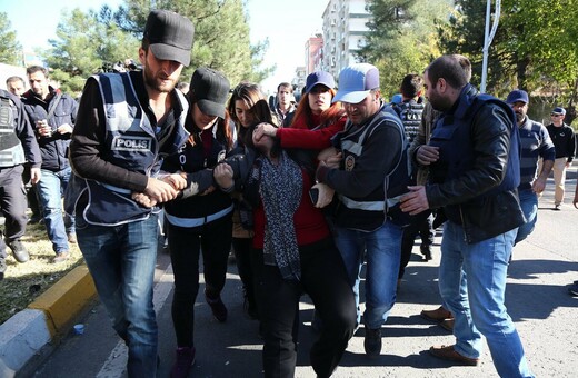 Οξύνεται η κατάσταση στην Τουρκία - Το πογκρόμ Ερντογάν κατά της αντιπολίτευσης προκαλεί αναταραχές