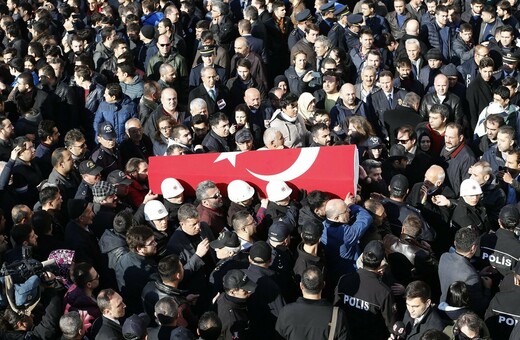 38 νεκροί και 155 τραυματίες από το διπλό βομβιστικό χτύπημα στην Κωνσταντινούπολη