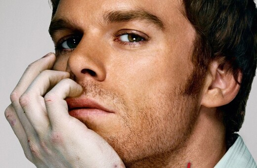 Ο Dexter αποκαλύπτει πως δεν είναι εντελώς ετεροφυλόφιλος