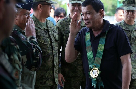 Φιλιππίνες: Ο Ντουτέρτε αποσύρει την αστυνομία από τον πόλεμο κατά των ναρκωτικών και στρέφεται στο στρατό