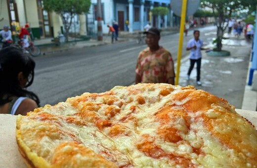 Αυτές οι πίτσες έρχονται εξ ουρανού στη Κούβα