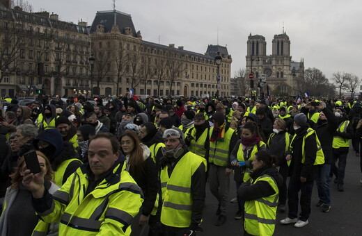 Τουλάχιστον 50.000 Κίτρινα Γιλέκα διαδήλωσαν στη Γαλλία - Συγκρούσεις σε πολλές πόλεις