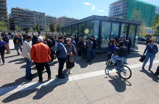 Θεσσαλονίκη: Αντιδράσεις και διαμαρτυρίες για τα τραπεζοκαθίσματα στη Νέα Παραλία