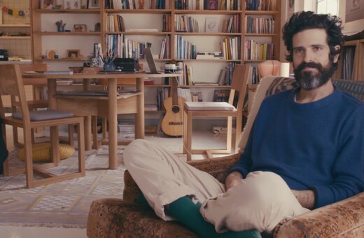 Pussies and dicks: στο πολυσυλλεκτικό διαμέρισμα του Devendra Banhart