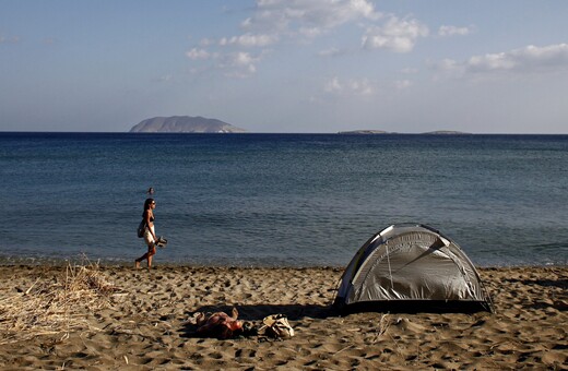 38 βουλευτές του ΣΥΡΙΖΑ ζητούν την νομιμοποίηση του ελεύθερου κάμπινγκ