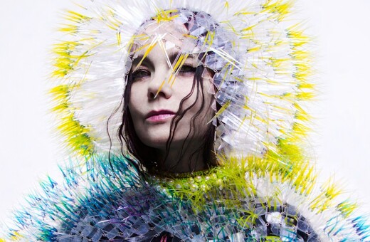 Η Bjork στο νέο της βίντεο για το Notget μετατρέπεται σε θεά του φωτός