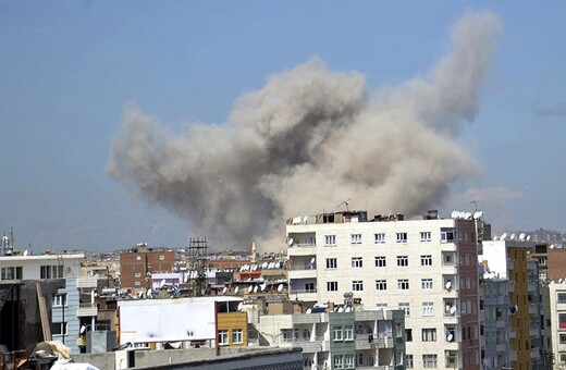 H Tουρκία δηλώνει σήμερα πως η χθεσινή έκρηξη στο Ντιγιάρμπακιρ ήταν τρομοκρατική επίθεση