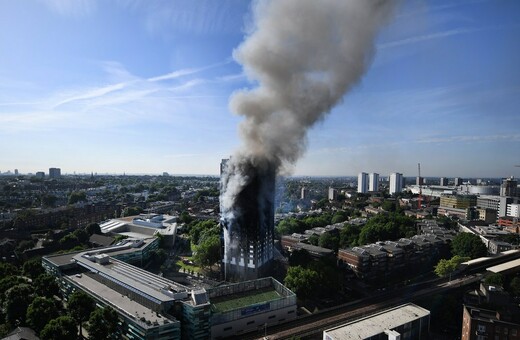 Έξι μέχρι τώρα οι νεκροί από την πυρκαγιά στο Λονδίνο - Φόβοι πως ο αριθμός θα αυξηθεί