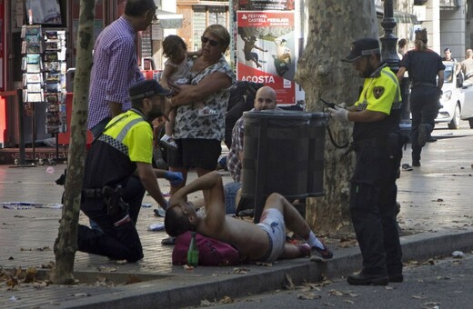 Ντοκουμέντα σοκ από την Βαρκελώνη - Νεκροί και τραυματίες στους δρόμους (ΣΚΛΗΡΕΣ ΕΙΚΟΝΕΣ)