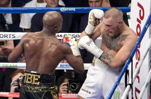 O Floyd Mayweather Jr. νίκησε τον Conor McGregor στη «μάχη του αιώνα»