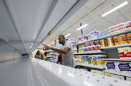 Πανικός στη Φλόριντα ενόψει του κυκλώνα Ίρμα: Άδειασαν τα βενζινάδικα και τα ράφια των σούπερ-μάρκετ
