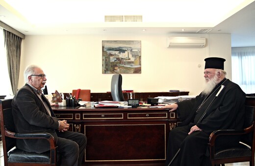 Αυστηρή επιστολή Ιερώνυμου προς Γαβρόγλου: Απαγορεύεται η χρήση θρησκευτικών συμβόλων στο Δημόσιο;
