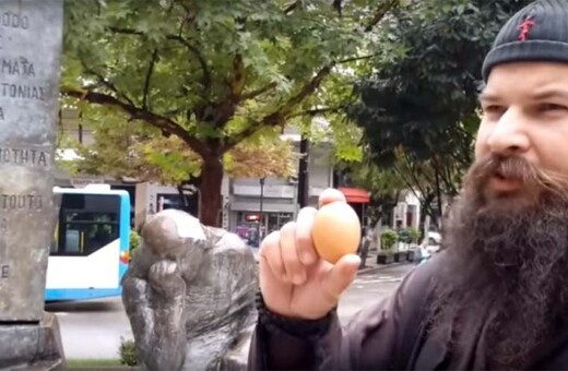 Παραπέμπεται στη δικαιοσύνη το βίντεο του «πατέρα Κλεομένη» με τον βανδαλισμό του μνημείου Ολοκαυτώματος στη Λάρισα