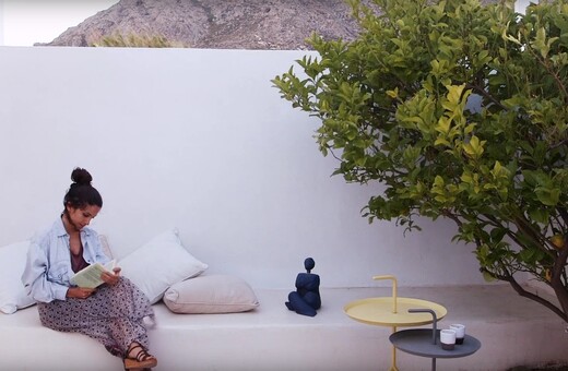 Η ταλαντούχα αρχιτέκτονας Ηλιάνα Κερεστετζή ξεναγεί το Monocle σε ένα ωραίο σπίτι στη Σέριφο