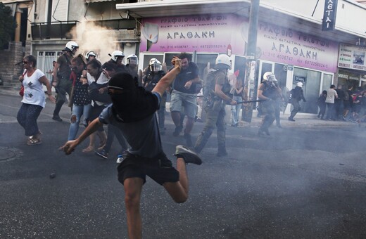 Επεισόδια με χημικά και μολότοφ στη συγκέντρωση για τον Φύσσα- Πέντε τραυματίες