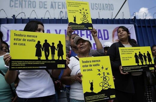Ελ Σαλβαδόρ: Αποφυλακίζονται 3 γυναίκες που εξέτιαν ποινές 30 ετών για έκτρωση