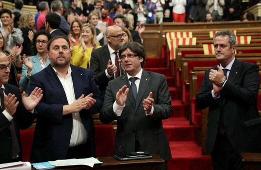 Συνεδριάζει την Πέμπτη το κοινοβούλιο της Καταλονίας για να απαντήσει στον Μαριάνο Ραχόι
