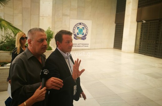 Ο πατέρας της Δώρας Ζέμπερη απέφυγε τους δημοσιογράφους- Τι είπε ο δικηγόρος του για την κατάθεση