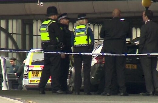 Συναγερμός στο Λονδίνο - Βρέθηκαν βόμβες σε αεροδρόμια και σε σταθμό