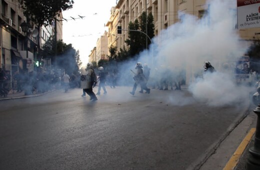 Ένταση και χημικά στην πορεία για τον Δημήτρη Κουφοντίνα στην Αθήνα